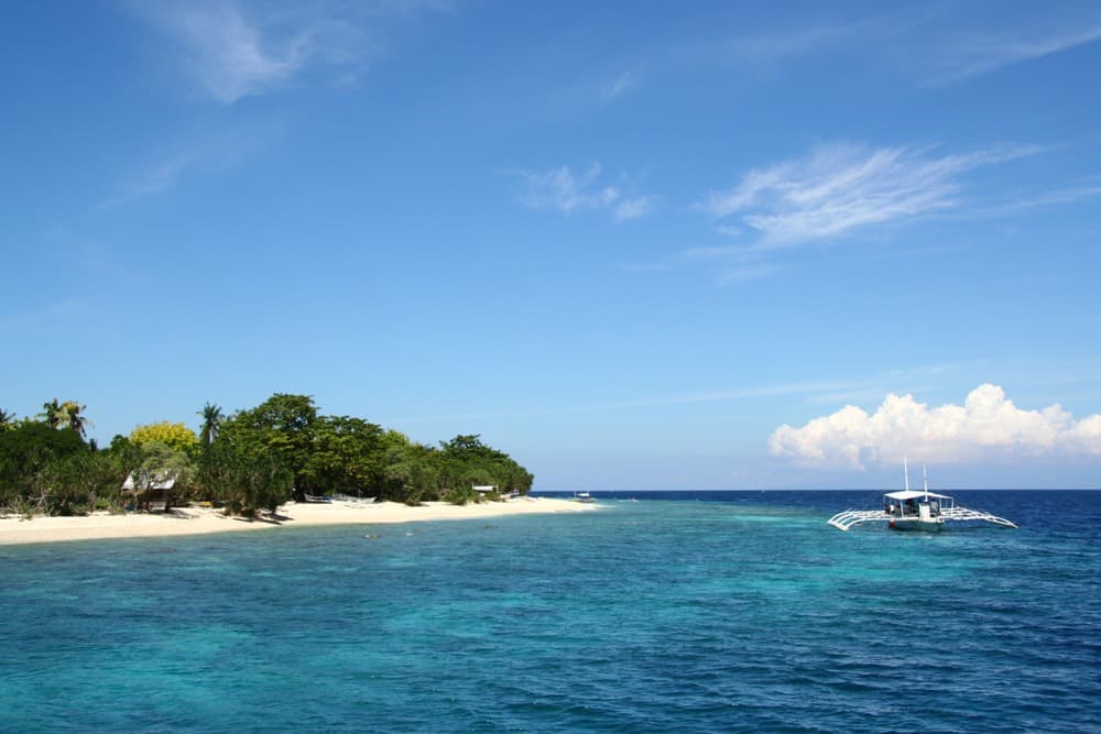shutterstock 1075037087 balicasag island